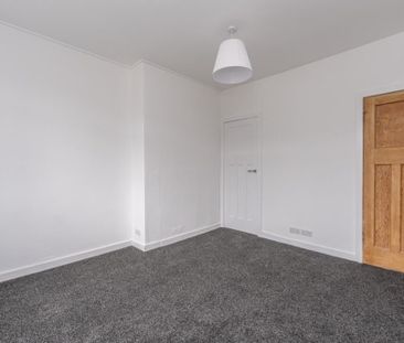 3 bedroom flat to rent - Photo 2