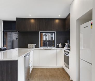 Modern 3 Bedroom Townhouse in Sydenham - Photo 6