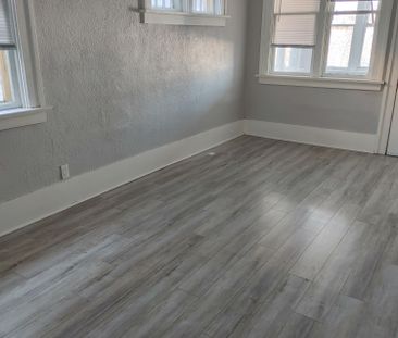 1561 MONTAGUE 4 BEDROOMS - Photo 3
