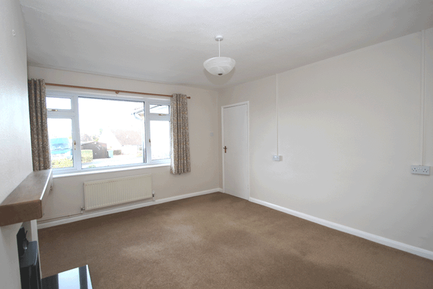 3 bedroom semi-detached bungalow to rent - Photo 1