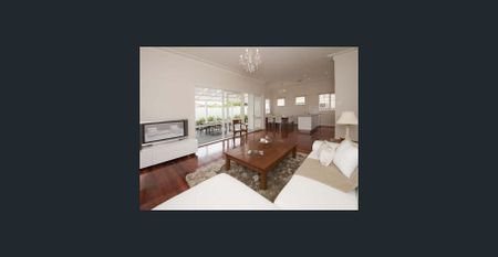 UNFURNISHED! - Stunning Completely Renovated Character Home! Home Opens. - Photo 3