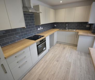 2 bedroom end of terrace house to rent - Photo 1