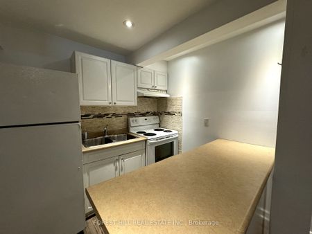 Detached Home For Lease | W8139410 - Photo 3