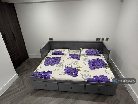 6 bedroom semi-detached house to rent - Photo 2