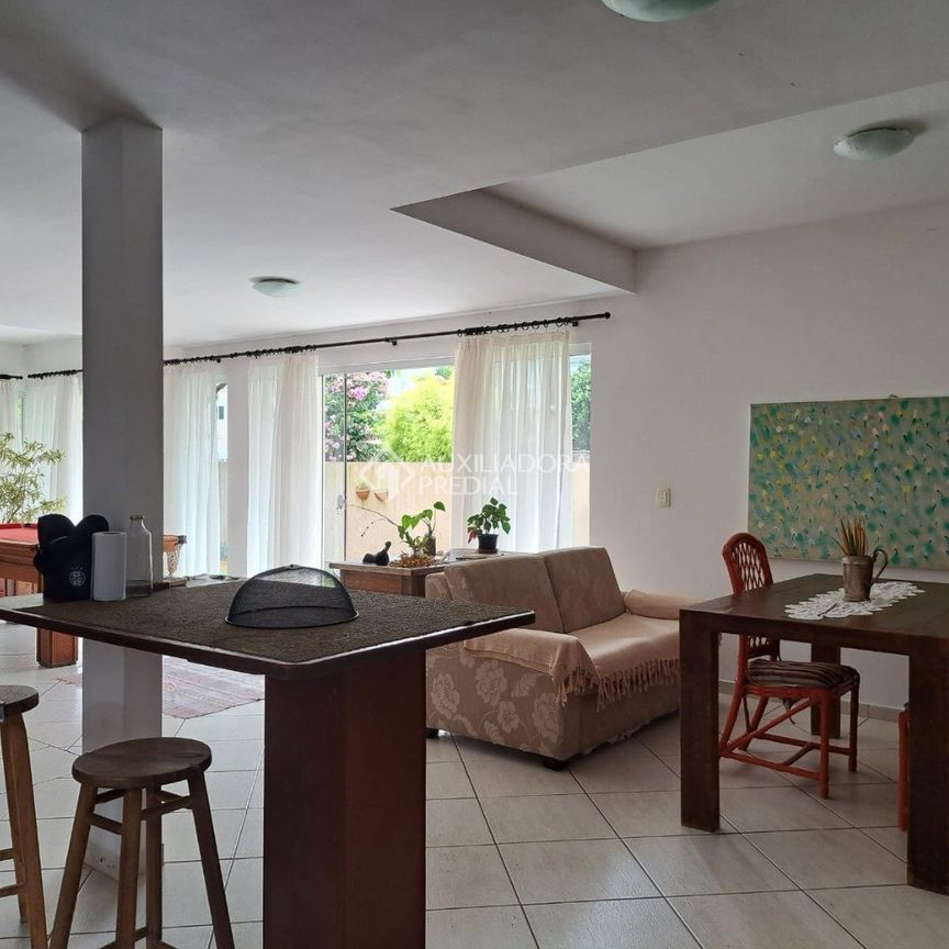 Casa com 3 quartos e 272m² para alugar em Rio Tavares, Florianópolis. - Photo 1