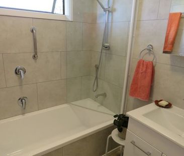 Small family home or retirement retreat - Photo 2