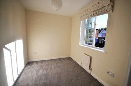 The Old Orchard, Farnham, Surrey, GU9 - Photo 5