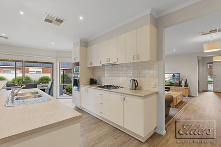 Strathfieldsaye Sophistication - 6 Month Lease - Photo 2
