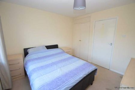 2 bedroom property to rent in Addlestone - Photo 5