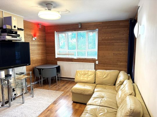 3 Bed Flat, Chadworth House, N4 - Photo 1