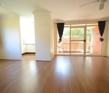 2 Bedroom Unit Convenient to Everything&excl;&excl; - Photo 4