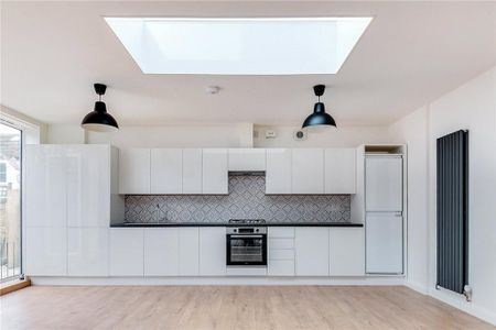 3 bedroom flat to rent - Photo 2