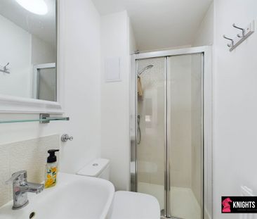Price £2,000 pcm - Available 20/11/2025 - Furnished - Photo 5