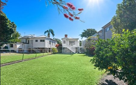 CHARMING QUEENSLANDER IN THE HEART OF NEW FARM - Photo 5