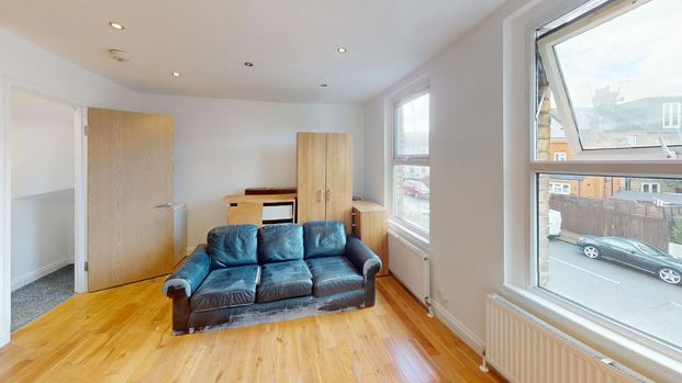3 bedroom flat to rent - Photo 1