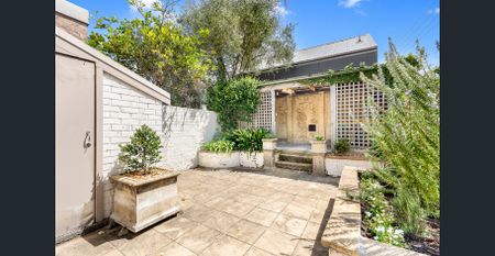 Beautiful Family Home in Prime Location - Photo 2