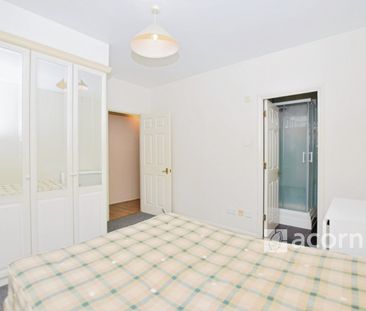 Flat to rent - Grange Road, London, SE1 - Photo 2