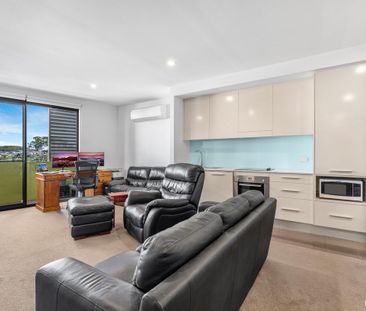 Two Bedroom Contemporary Apartment - Photo 4