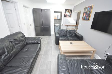 8 bedroom detached house to rent - Photo 3