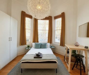 Studio Flat, Holland Park Gardens, W14 - Photo 2