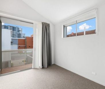 Executive Townhouse - Photo 3