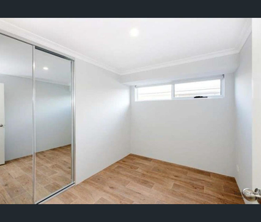 Spacious 4-Bedroom Home in Baldivis. - Photo 5