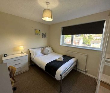 Luxury Rooms Available £625-£700 PCM *NO DEPOSIT REQUIRED* - Photo 3