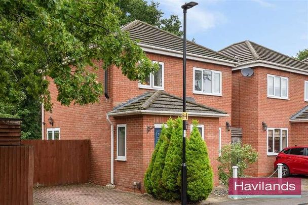 Gladbeck Way, Enfield, EN2 - Photo 1