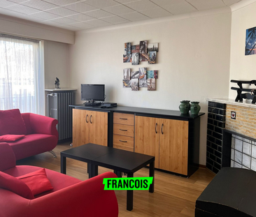 Appartement met groot, zonnig terras en twee slaapkamers in het cen... - Photo 1