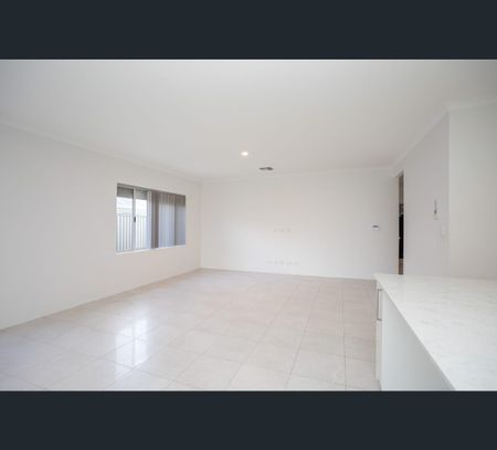 21 Claystone Loop, Piara Waters, WA 6112 - Photo 2