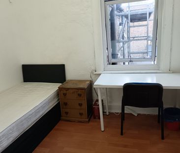 Room in a Shared Flat, Green Street, E13 - Photo 2