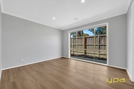 2 Buckley Way, Lynbrook - Photo 4