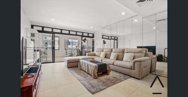 Stunning 3 Bedroom Apartment located in Neutral Bay - Photo 1