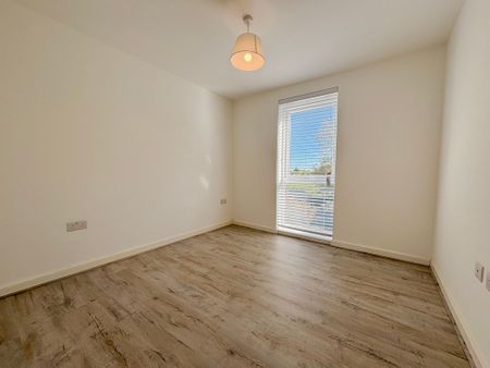 2 bed flat to rent in Dennis Davison Place, Coventry, CV4 - Photo 3