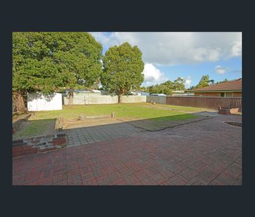 NEAT HOUSE CLOSE TO ALL AMENITIES - Photo 5