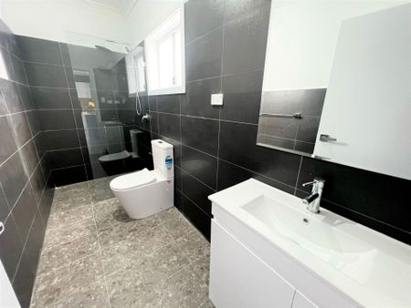 SPACIOUS GRANNY FLAT! - Photo 5