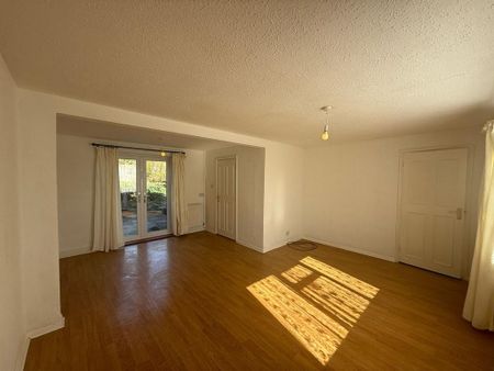 3 bedroom semi-detached house to rent - Photo 2