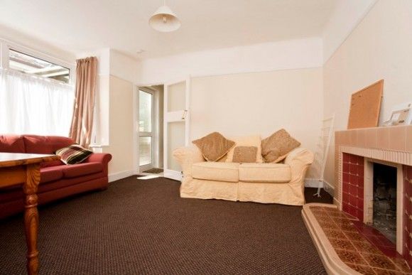 4 DOUBLE Bedroom Student House - FINAL YEAR STUDENTS ONLY - Photo 1