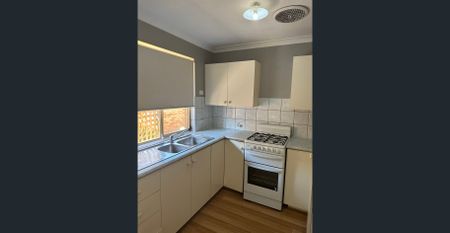 Low Maintenance One Bedroom Unit - Photo 3