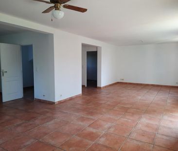 Location - Maison individuelle T6 de 135 m² avec jardin, terrasse et garage fermé - Photo 2