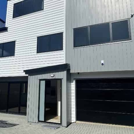 Only a year old and looking for a New Family - Photo 1