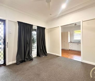 Charming 2 Bedroom Home in A Prime Location!! - Photo 1