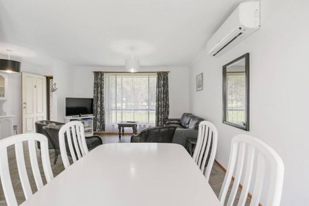 Family home in walking distance to Encounter Bay beach - Photo 2