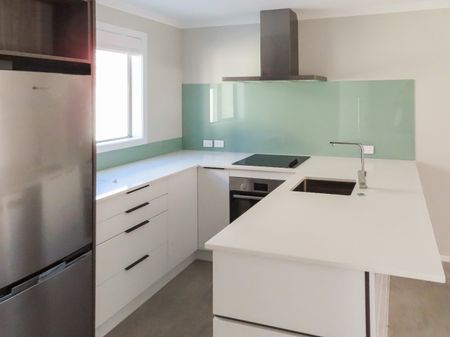 CENTRAL LOWER HUTT LIVING - Photo 5