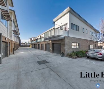 Stunning two-storey Townhouse - Photo 6