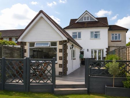 4 bedroom semi-detached house to rent - Photo 3