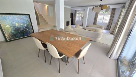 Villa for rent in Elviria, Marbella East - Photo 4