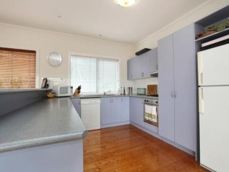 77 Hawker Street, Ivanhoe VIC 3079 - House For Rent | Domain - Photo 4