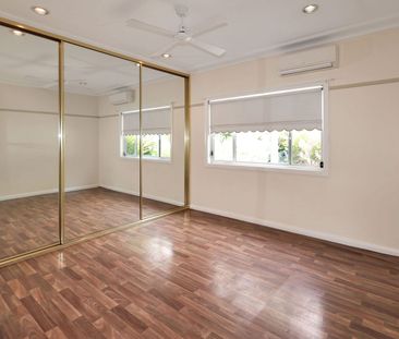 Neat & Comfortable Home in a Quiet Leafy Cul‑de‑Sac - Photo 4