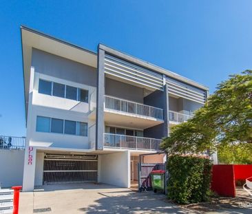 Large 2 Bed/2 Bath unit & Bay breezes - Photo 3